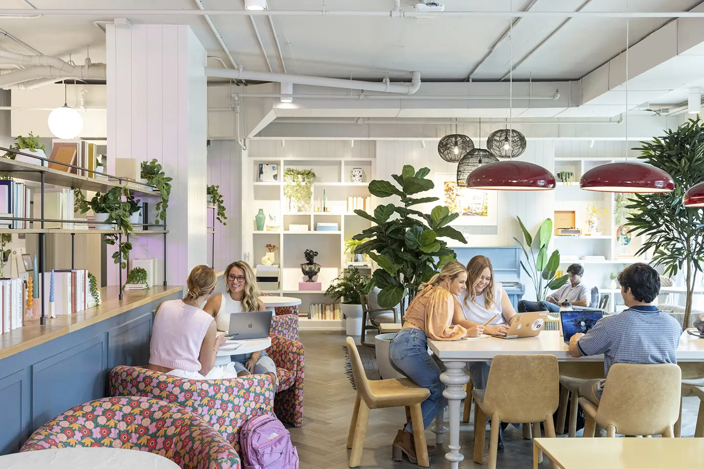 students studying at ōLiv Auburn